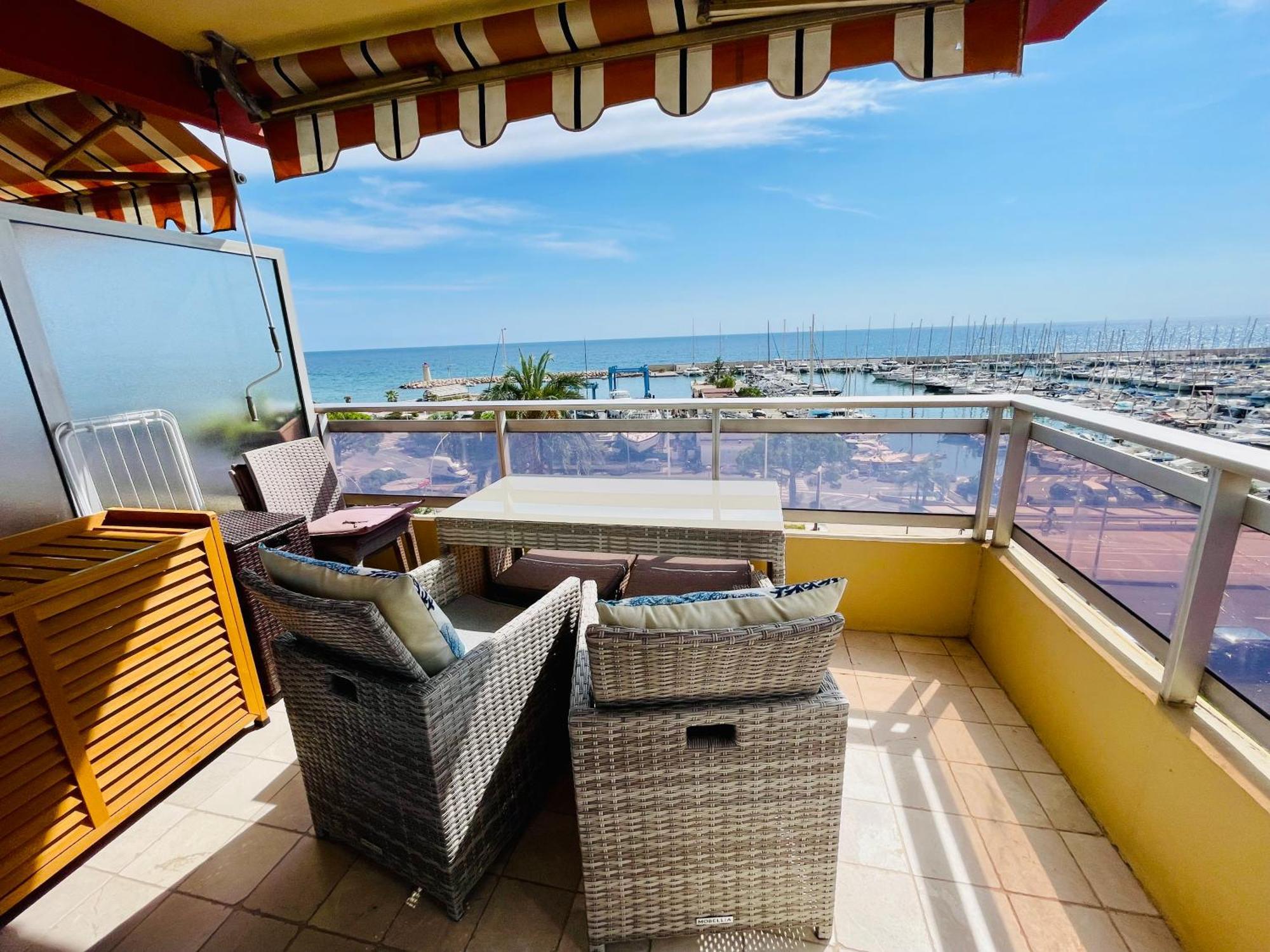 Superbe Appartement En Bord De Mer, Pres Du Centre Et Des Plages Ментона Экстерьер фото